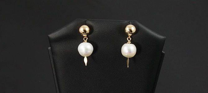 Image of Pearls in Gold