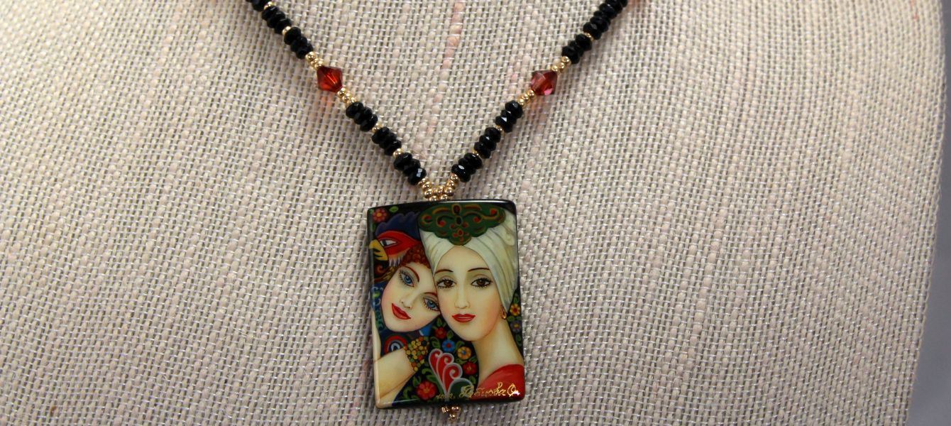 Woman Friends - Necklace