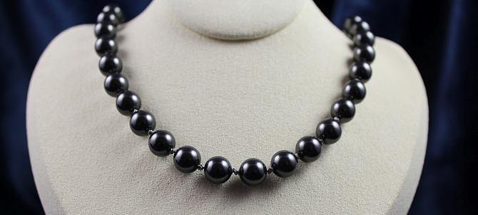 Image of Dark Grey Pearl Necklace